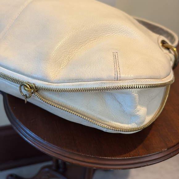 Hobo Leather cream colored hobo bag expanding bottom exterior back pocket VGUC - Picture 8 of 16